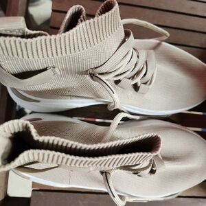 Stylish Beige Ribbed Ankle Boots
